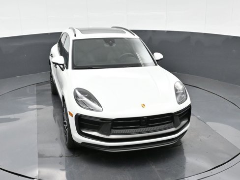 Used 2025 Porsche Macan Turbo image 32