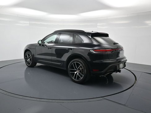 Used 2025 Porsche Macan image 3