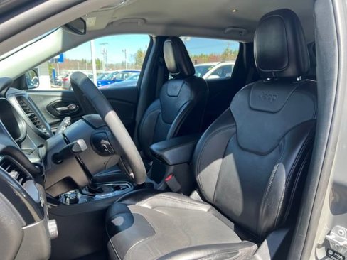 Used 2023 Jeep Cherokee Altitude Lux image 14