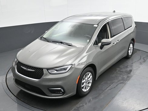 Used 2023 Chrysler Pacifica Touring-L image 42