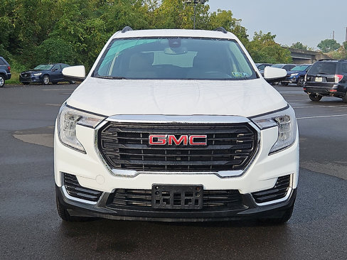Certified 2022 GMC Terrain SLE w/ Driver Convenience Package image 2