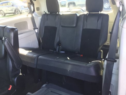 Used 2018 Dodge Grand Caravan SXT image 13