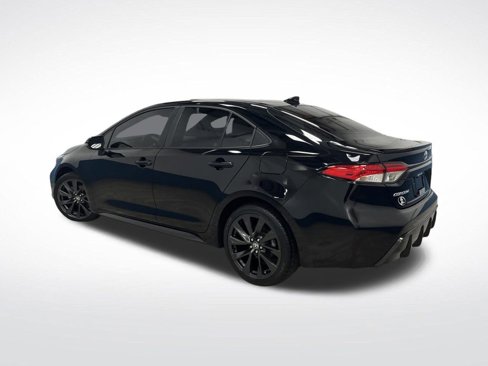 Used 2023 Toyota Corolla SE image 3