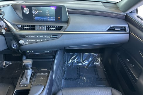 Used 2021 Lexus ES 300h w/ Premium Package image 28