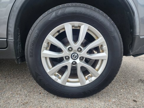 Used 2017 Nissan Rogue SV image 17