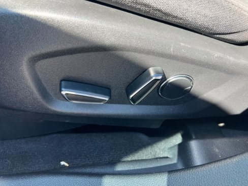Used 2017 Ford Explorer XLT image 8