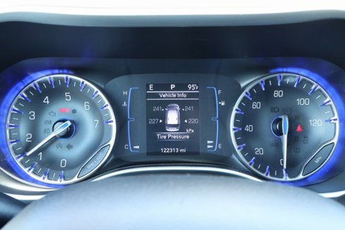 Used 2022 Chrysler Voyager LX image 12