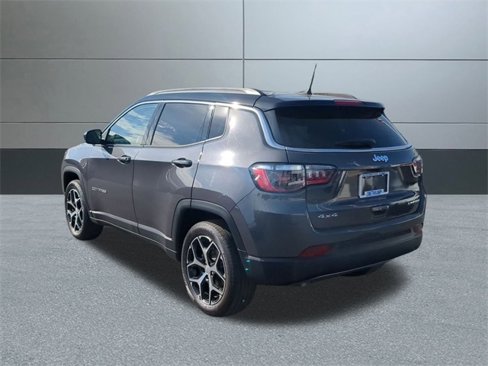 Used 2024 Jeep Compass Limited image 4
