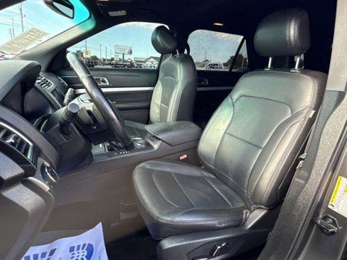 Used 2016 Ford Explorer XLT w/ Equipment Group 202A image 13