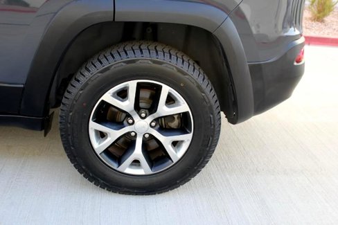 Used 2017 Jeep Cherokee Trailhawk image 38