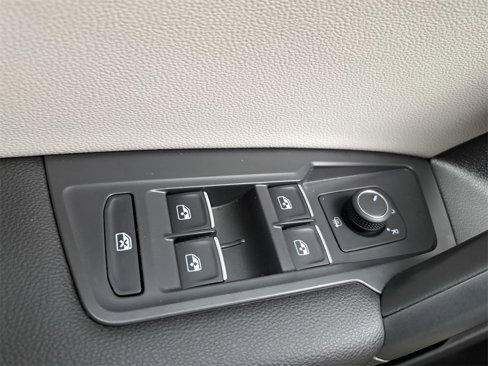Used 2021 Volkswagen Tiguan SE R-Line image 19