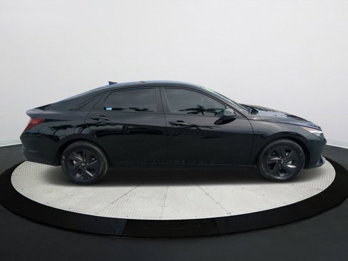 Certified 2022 Hyundai Elantra SEL image 3