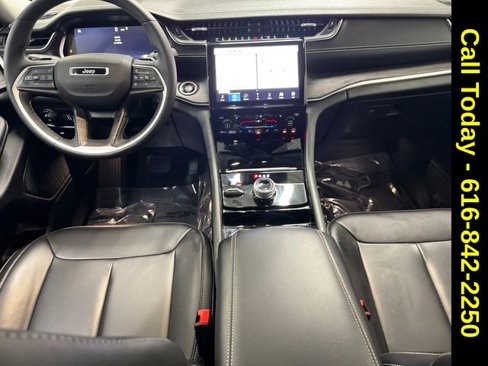 Used 2023 Jeep Grand Cherokee Limited image 15
