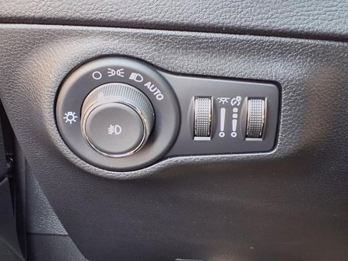 Used 2021 Jeep Compass Latitude w/ Sun and Sound Group image 17