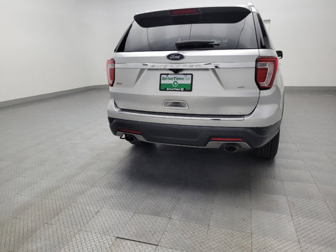 Used 2018 Ford Explorer XLT w/ Equipment Group 201A image 7