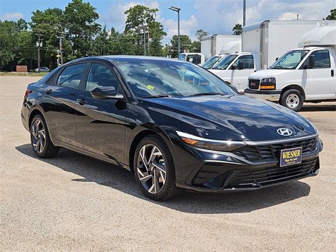 New 2025 Hyundai Elantra Sport image 3