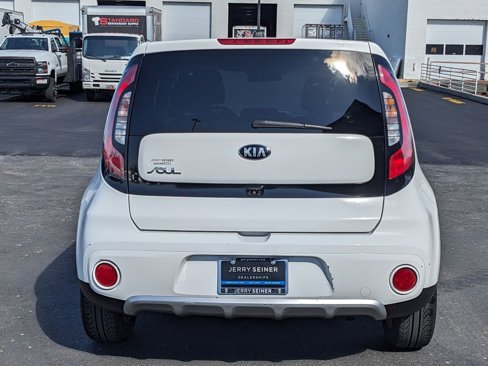 Used 2018 Kia Soul + image 4