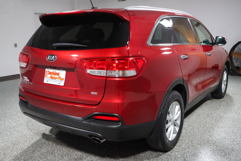 Used 2017 Kia Sorento LX image 7