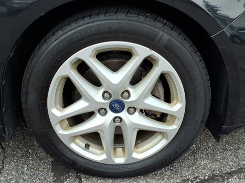 Used 2015 Ford Fusion SE image 5