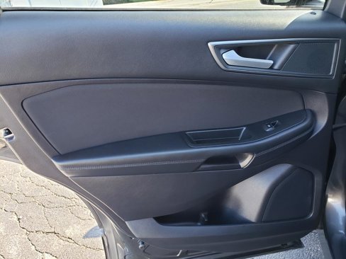 Used 2019 Ford Edge SE image 13