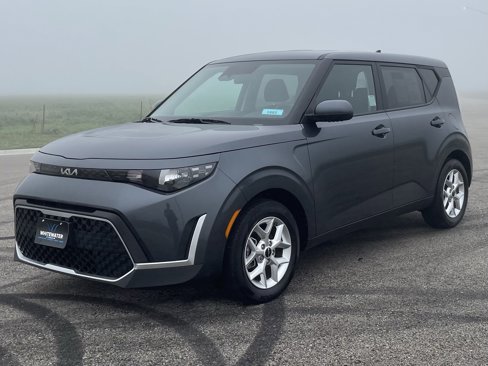 Used 2023 Kia Soul LX w/ LX Technology Package image 2
