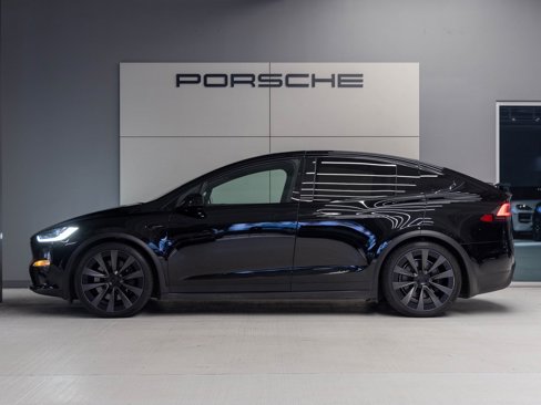 Used 2022 Tesla Model X Plaid image 2