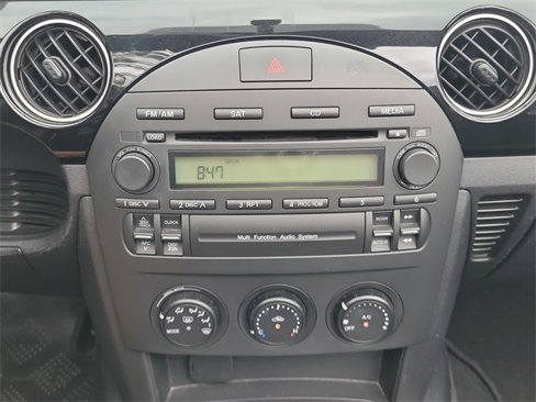 Used 2006 MAZDA MX-5 Miata image 19