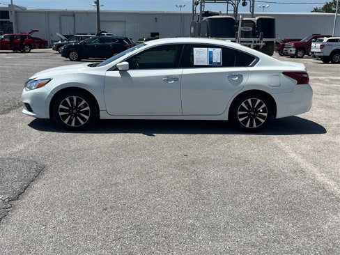 Used 2018 Nissan Altima 2.5 SV image 2