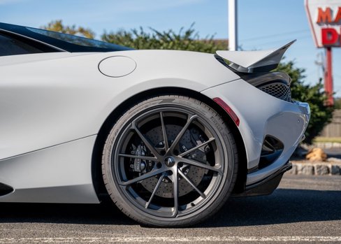 Used 2024 McLaren 750S Spider image 23