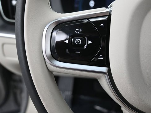 New 2025 Volvo XC60 B5 Core image 17