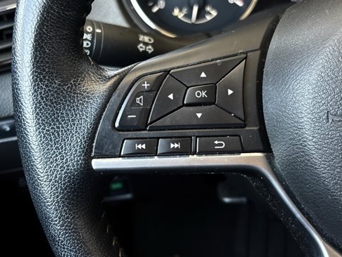 Used 2020 Nissan Rogue SV w/ Premium Package image 18