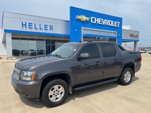 Used 2011 Chevrolet Avalanche LS image 3