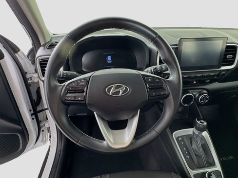 Certified 2024 Hyundai Venue SEL image 11