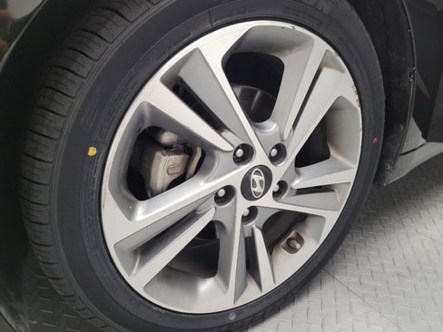 Used 2017 Hyundai Elantra Limited image 31