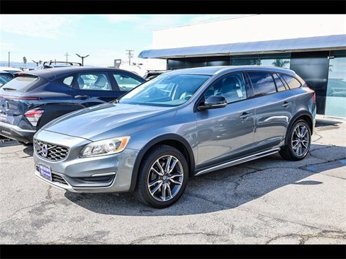 Used 2018 Volvo V60 T5 Cross Country w/ Convenience Package image 3