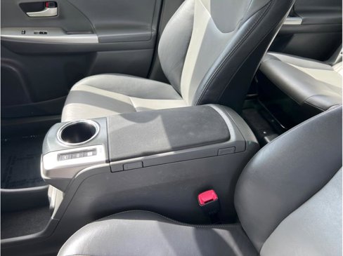 Used 2012 Toyota Prius V Five image 15