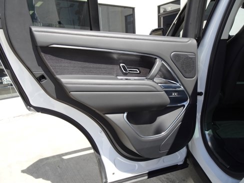 Used 2023 Land Rover Range Rover SE image 13