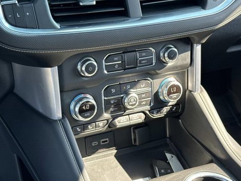 Used 2021 GMC Yukon SLT w/ SLT Luxury Plus Package image 23