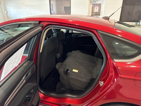 Used 2018 Ford Fusion SE image 19