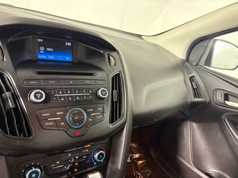 Used 2015 Ford Focus SE image 16
