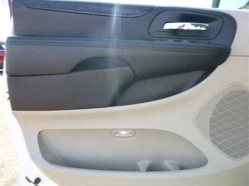 Used 2014 Dodge Grand Caravan SXT w/ Rear Park Assist Package image 20