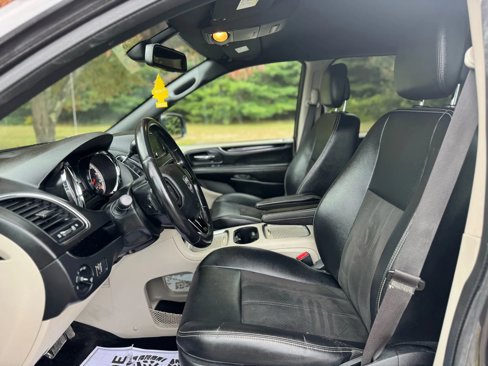 Used 2019 Dodge Grand Caravan SXT image 13