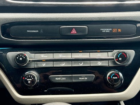 Used 2020 Kia Sedona LX image 15