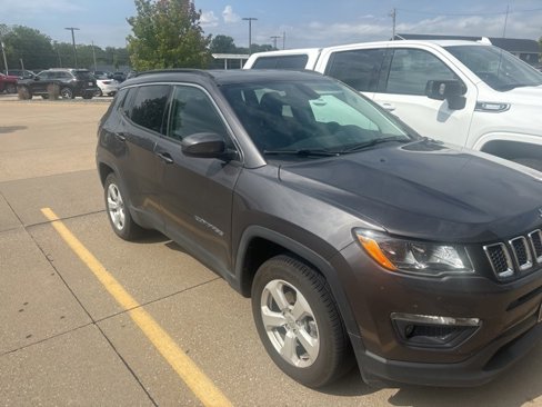 Used 2021 Jeep Compass Latitude image 2