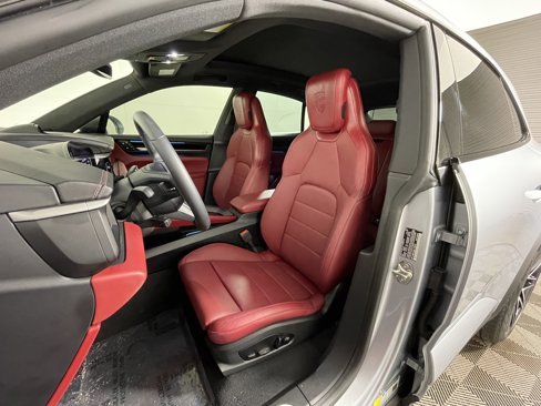 Certified 2025 Porsche Macan 4S Electric image 5