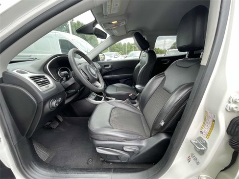 Used 2021 Jeep Compass Latitude image 13