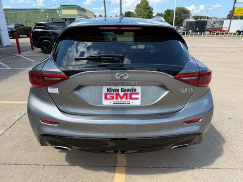 Used 2017 INFINITI QX30 Premium image 4