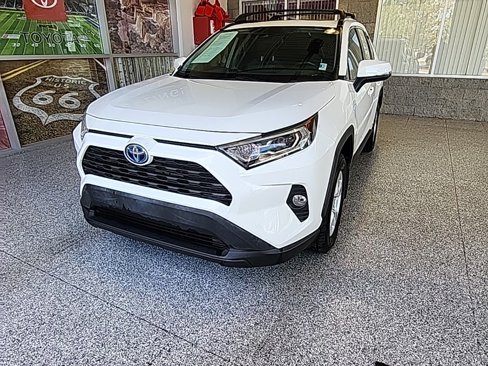 Used 2020 Toyota RAV4 XLE w/ Convenience Package image 10