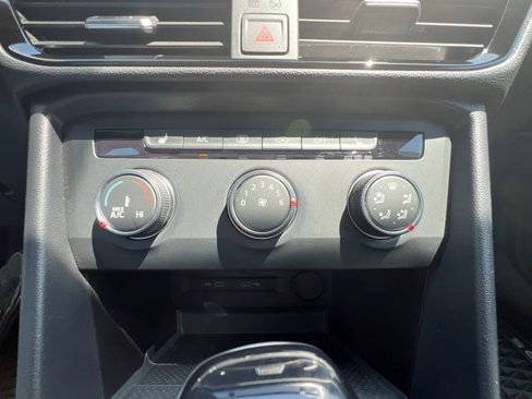 Certified 2022 Volkswagen Taos SE w/ IQ.Drive SE Package image 18