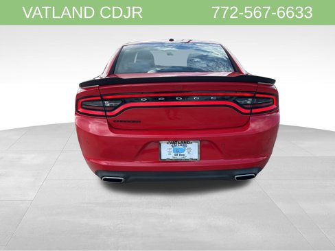 Used 2018 Dodge Charger SXT w/ Blacktop Package image 8